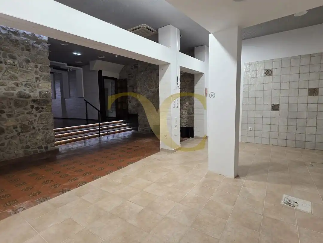 Commercial properties for rent in Llanes  with Air Conditioner