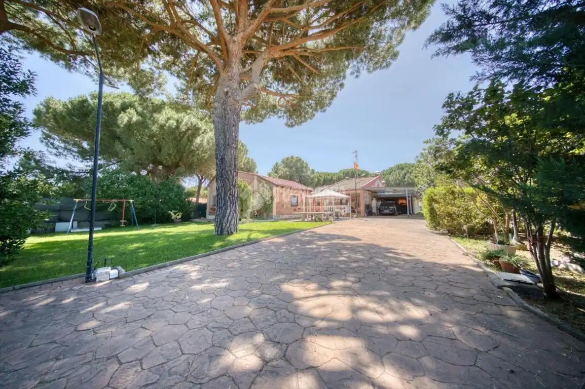 Exterior view of Houses for sale in Villanueva de Duero  with Heating and Swimming Pool
