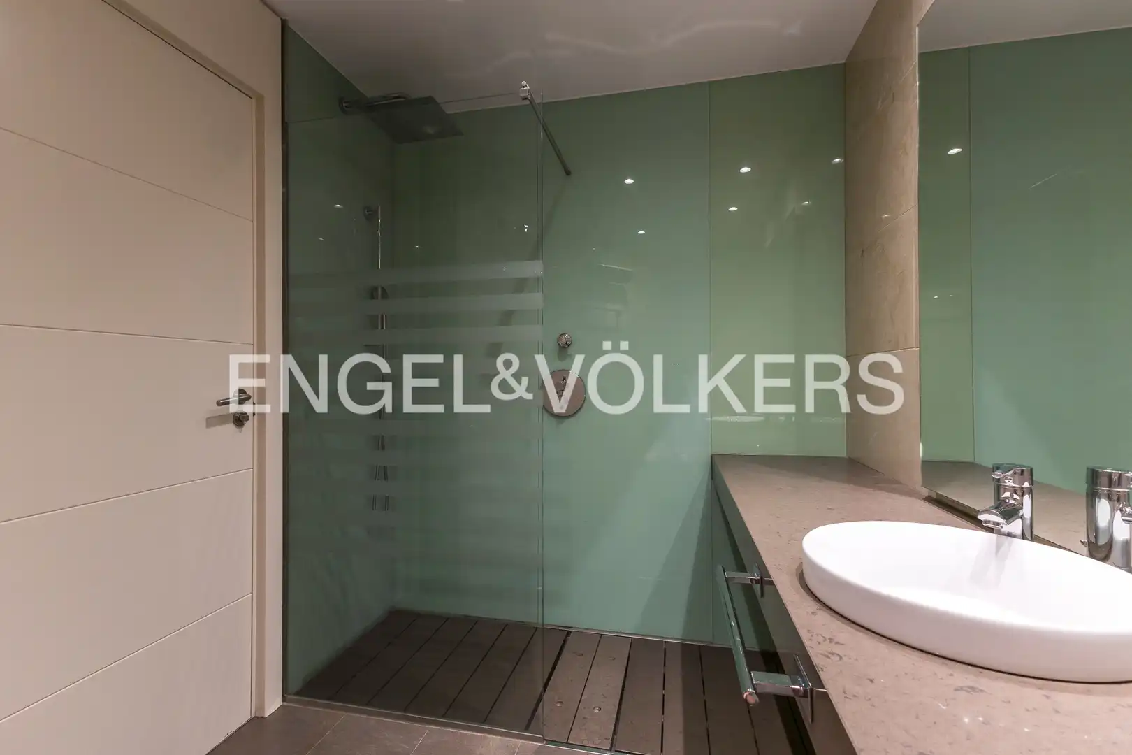 Badezimmer von Wohnung zur Miete in Madrid mit Heizung