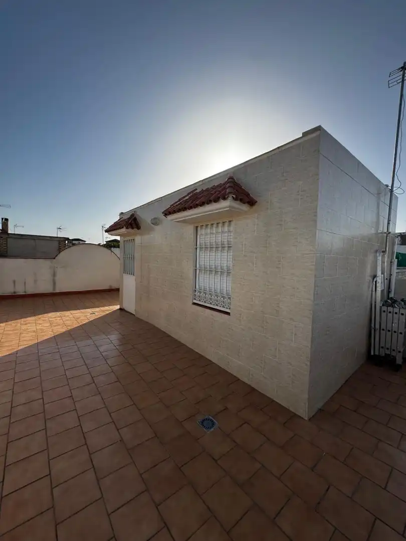 Vista exterior de Casa o chalet en venta en Dos Hermanas con Aire acondicionado, Terraza y Trastero