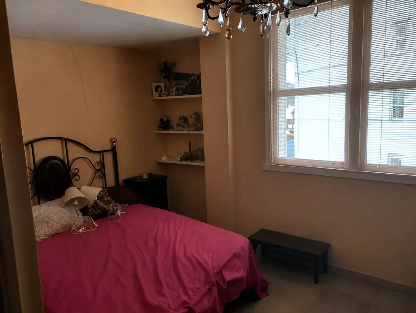Habitación de Piso en venta en Cabanas con Terraza y Amueblado