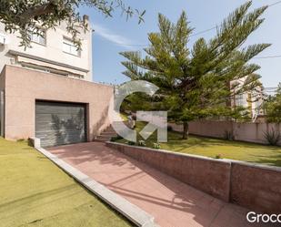 Vista exterior de Casa o xalet en venda en Sant Vicenç Dels Horts amb Aire condicionat, Terrassa i Balcó