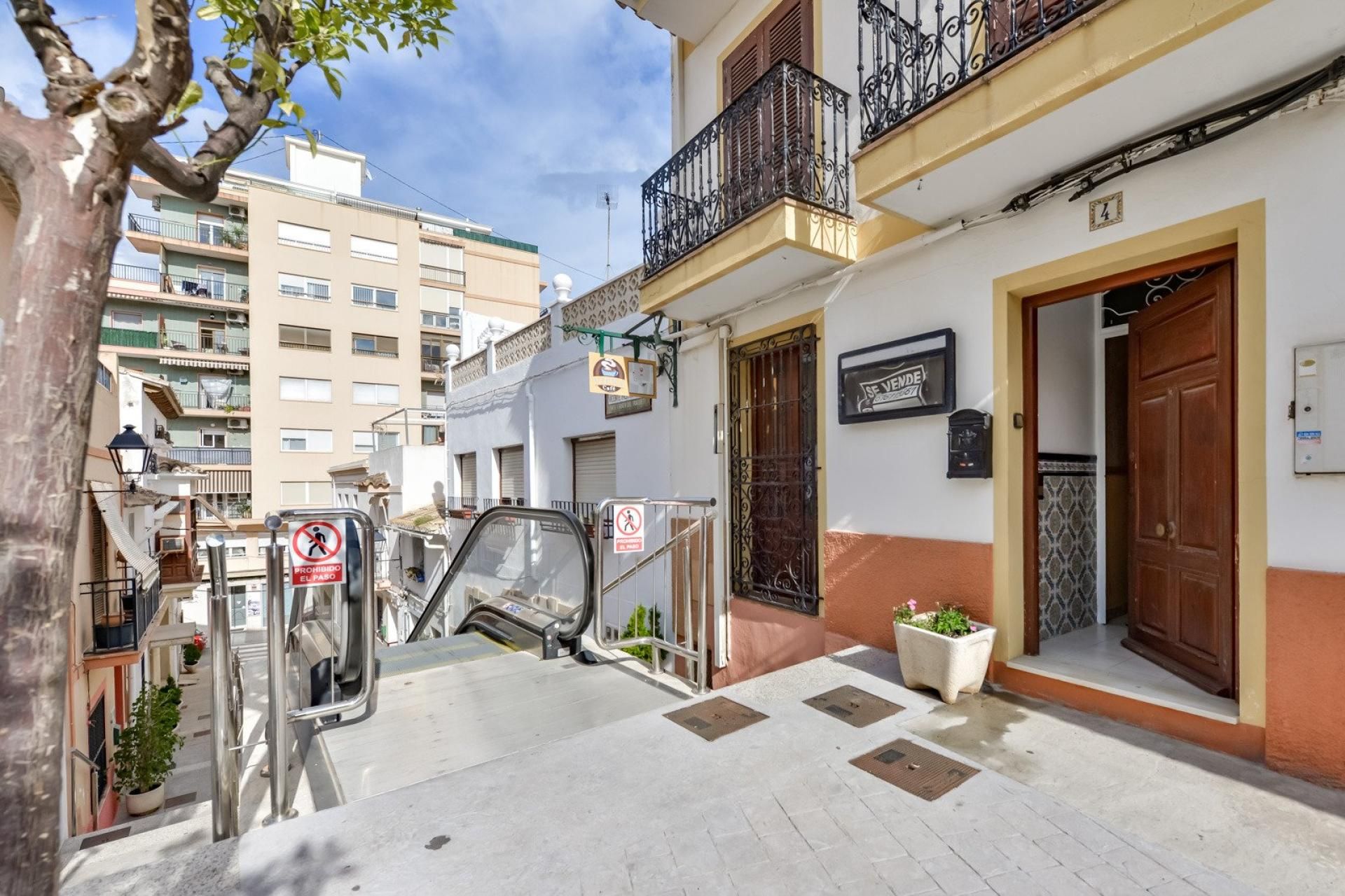 Vista exterior de Casa adosada en venda en Calpe / Calp amb Aire condicionat