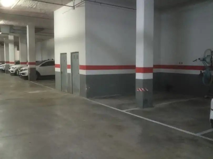 Parkplatz von Garage zur Miete in Benalúa - Babel