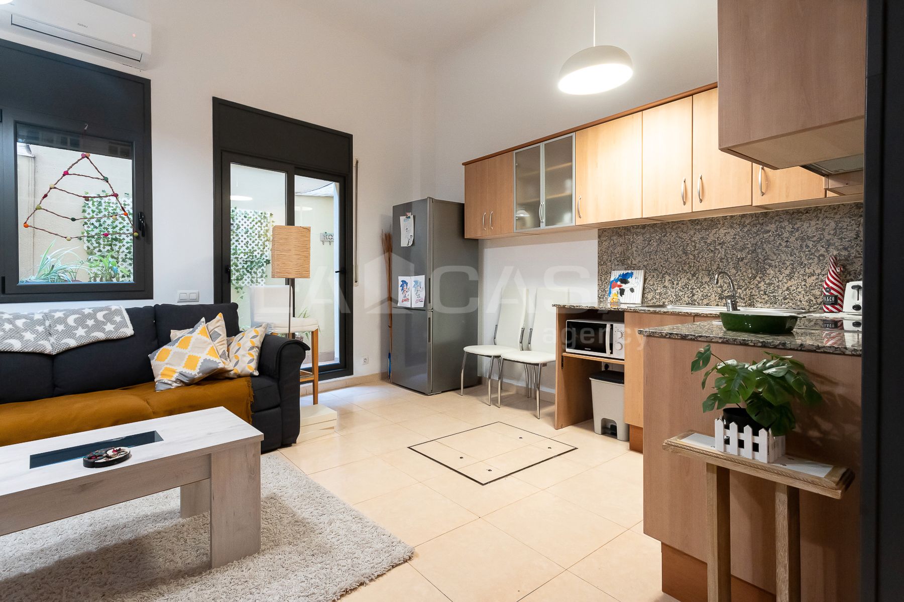Sala de estar de Local en venta en L'Hospitalet de Llobregat