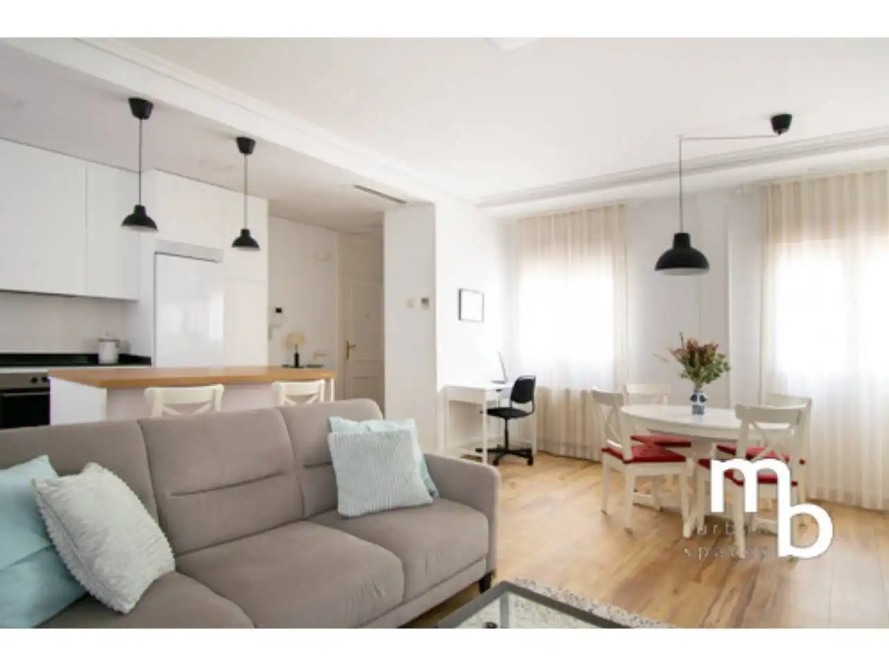 Living room of Flat for sale in Madrid  with Air Conditioner, Heating and Storage room