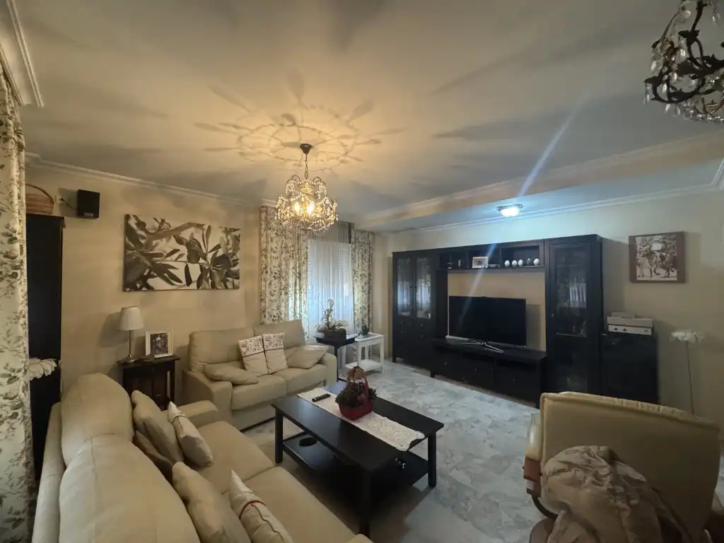 Wohnzimmer von Haus oder Chalet zum Verkauf in Algeciras mit Ofen und Waschmaschine