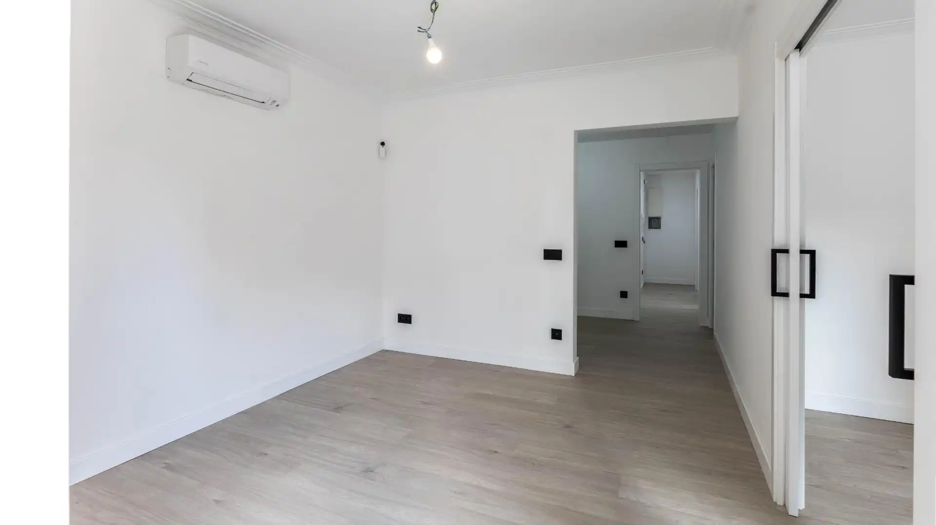 Piso en venta en L'Hospitalet de Llobregat con Calefacción, Parquet y Terraza