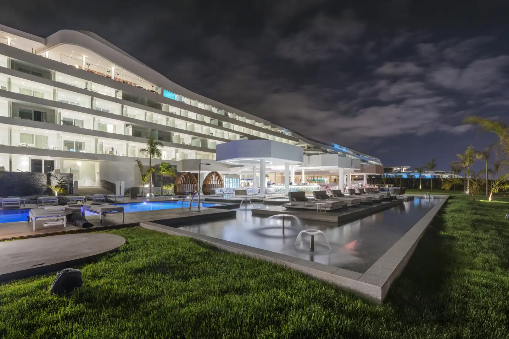 Vista exterior de Apartamento en venta en Adeje con Aire acondicionado, Terraza y Trastero