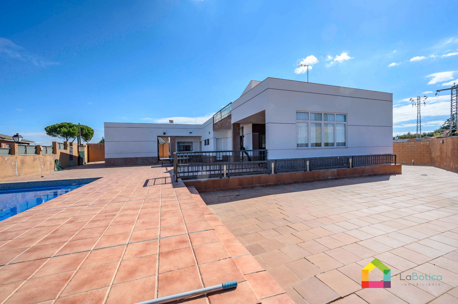 Exterior view of House or chalet for sale in Carranque  with Swimming Pool