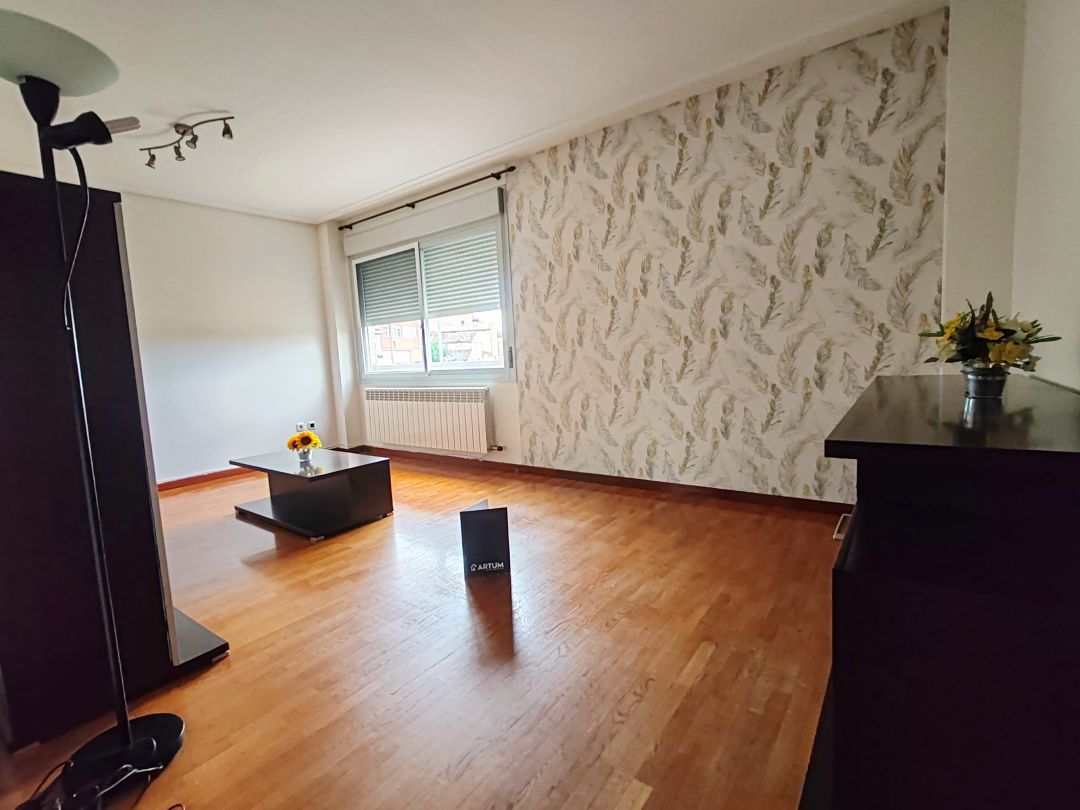 Sala d'estar de Pis en venda en  Logroño amb Calefacció, Jardí privat i Traster