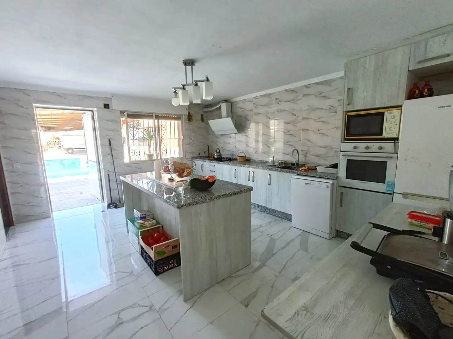 Cocina de Casa o chalet en venta en Fuente Vaqueros con Aire acondicionado, Jardín privado y Piscina