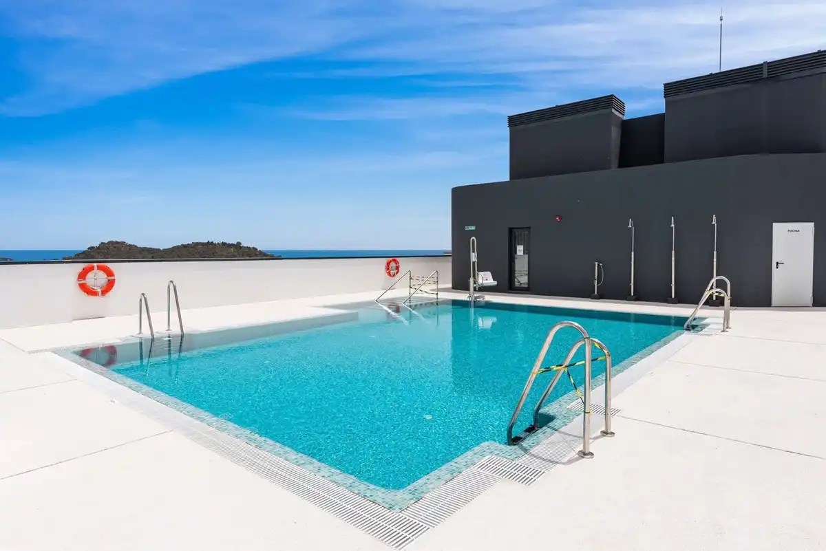 Piscina de Apartament en venda en Málaga amb Aire condicionat, Calefacció i Moblat