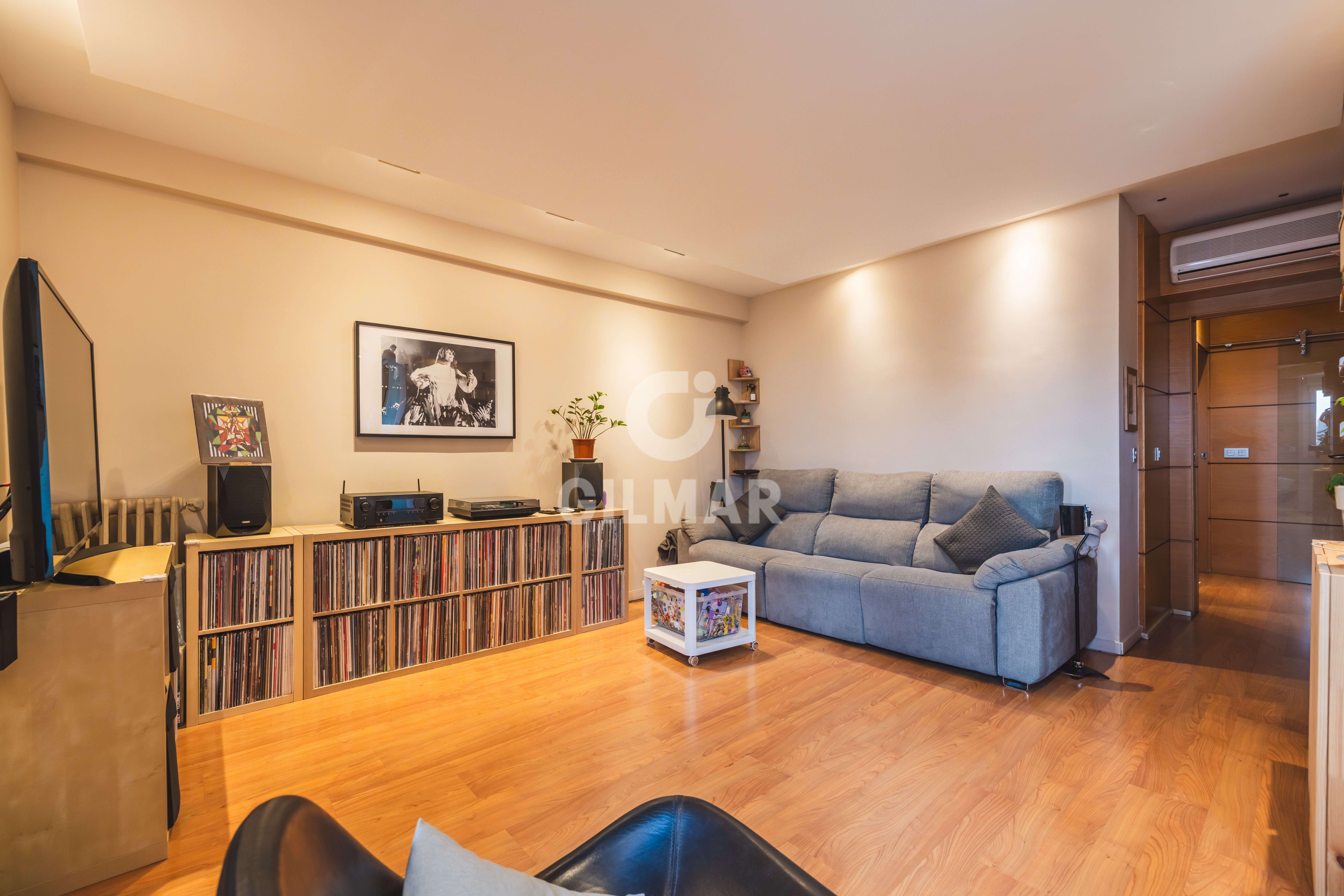 Living room of Flat for sale in  Madrid Capital  with Heating and Private garden