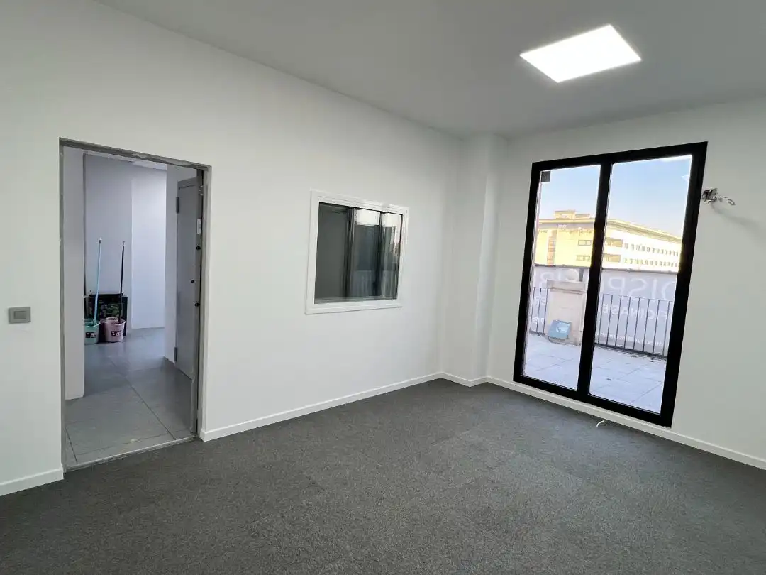 Büro zum Verkauf in Aranjuez mit Klimaanlage, Heizung und Terrasse