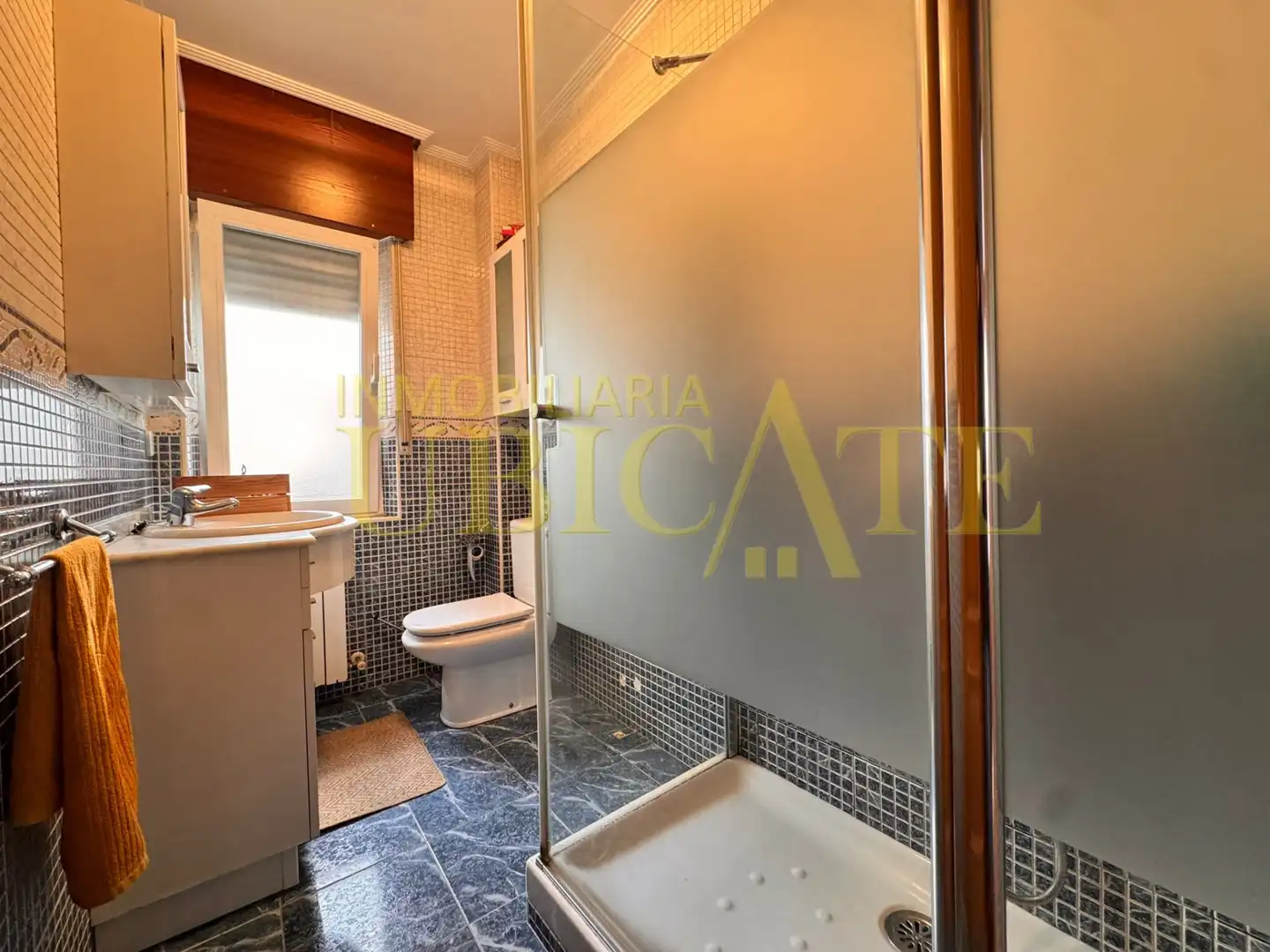 Baño de Piso en venta en Castro-Urdiales con Calefacción, Terraza y Amueblado