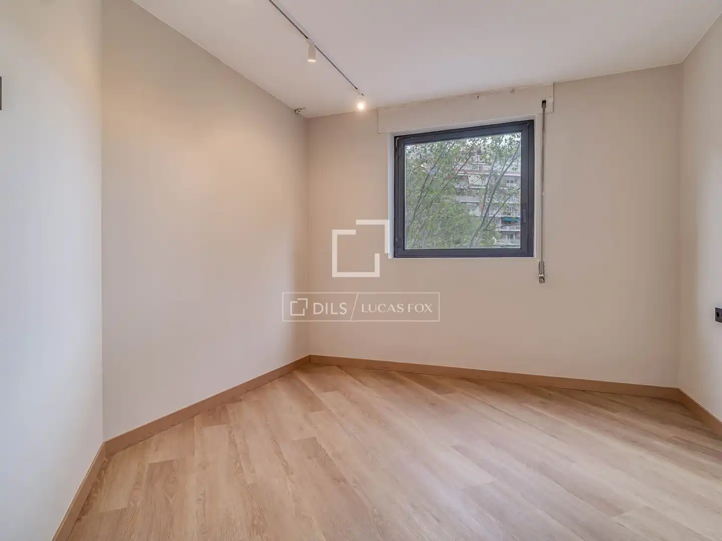 Bedroom of Flat for rent in Barcelona  with Air Conditioner and Parquet flooring