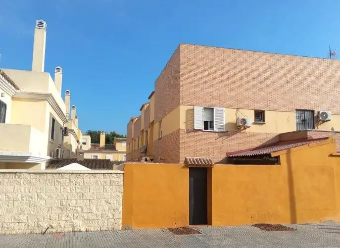 Vista exterior de Casa adosada en venta en Algeciras