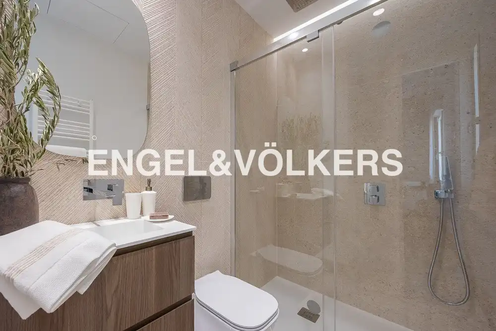 Bathroom of Flat for rent in Barrio de Salamanca