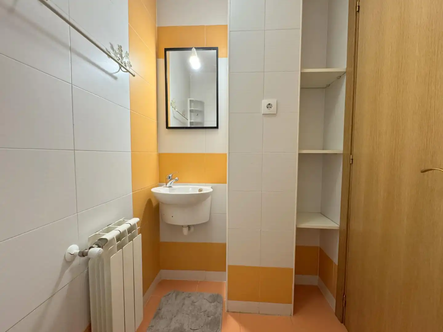 Bany de Pis en venda en Ávila amb Calefacció, Terrassa i Traster