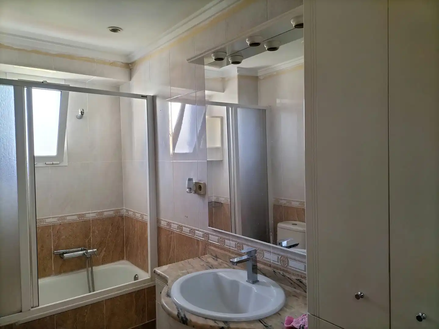 Baño de Piso para compartir en Valencia con Calefacción, Amueblado y Lavadora