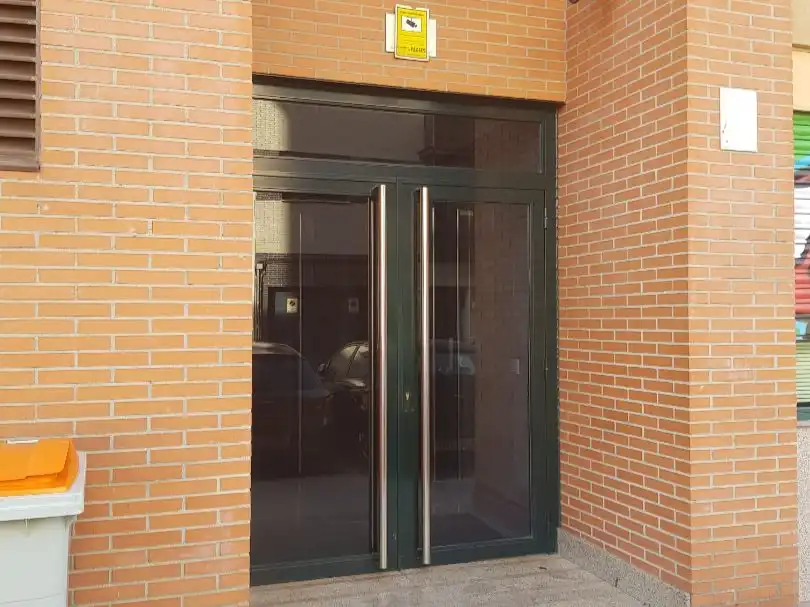 Garage zur Miete in Madrid mit Alarm