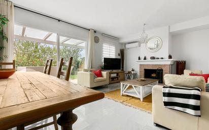 Living room of Single-family semi-detached for sale in Estepona  with Terrace and Swimming Pool