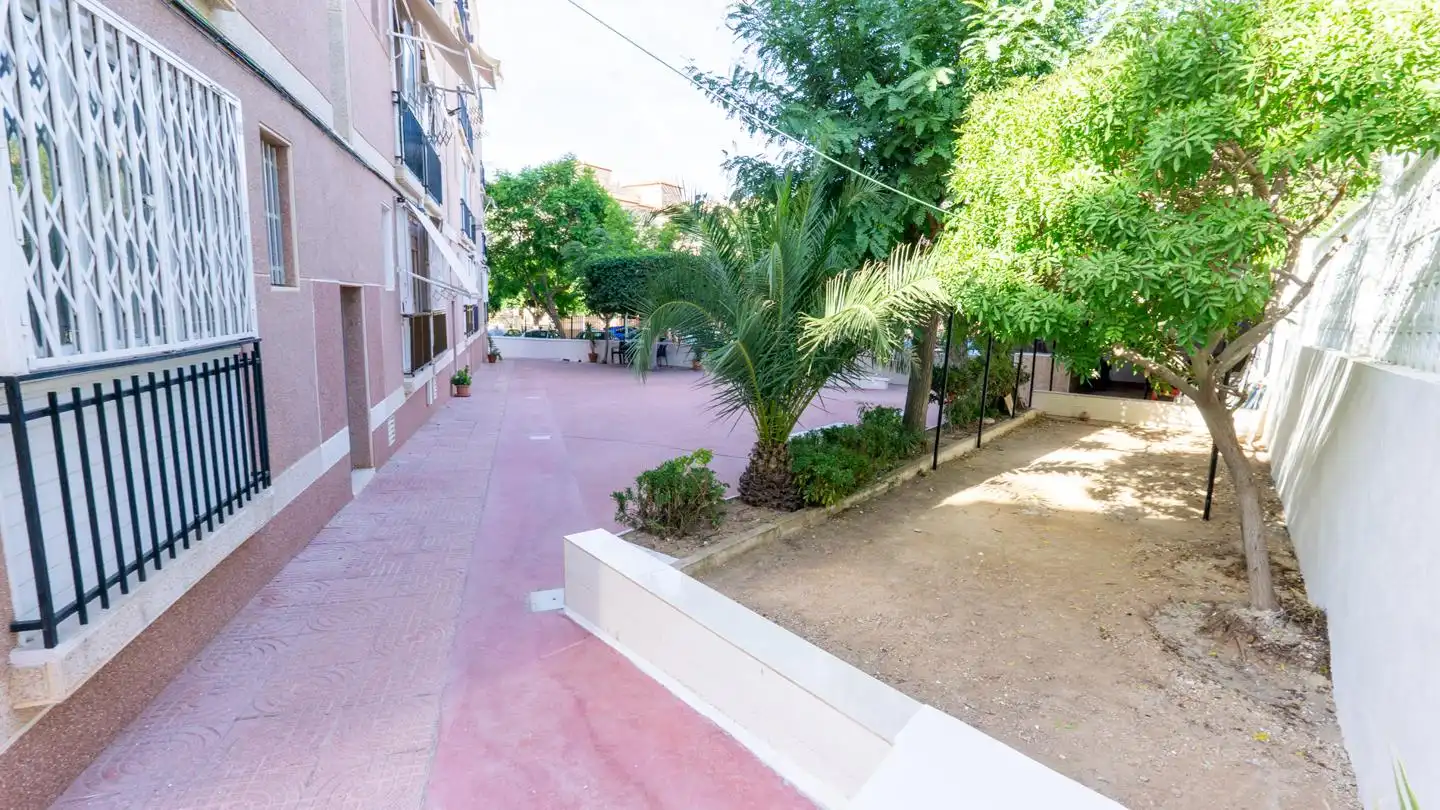Vista exterior de Pis en venda en Santa Pola amb Aire condicionat, Terrassa i Traster