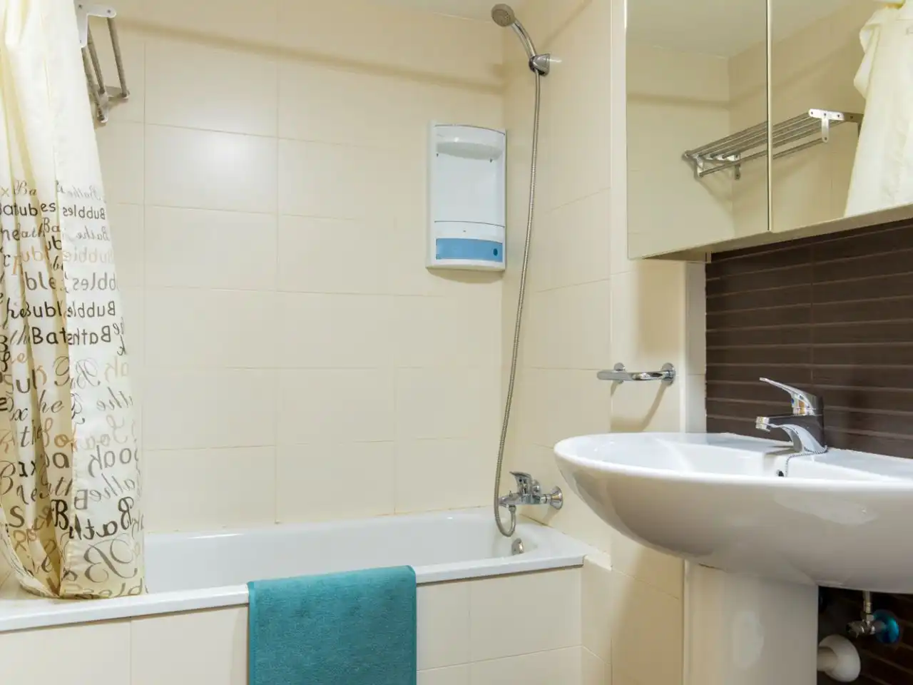 Bathroom of Flat for rent in Zuera  with Air Conditioner, Heating and Terrace