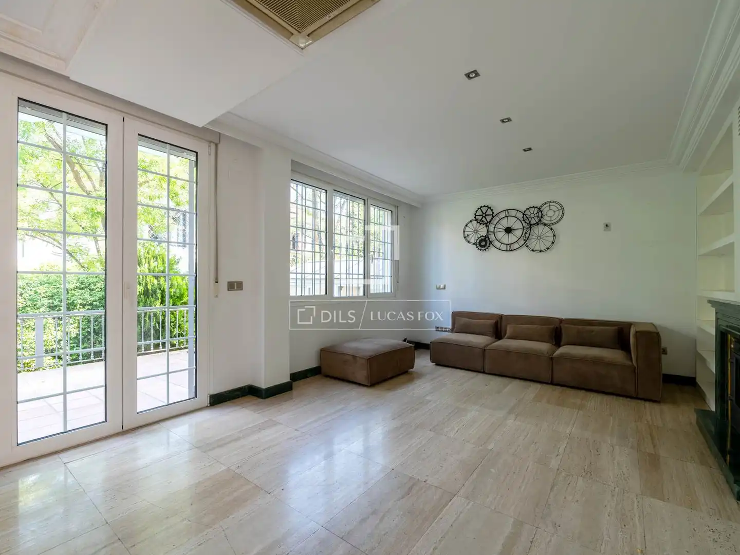 Sala d'estar de Casa o xalet en venda en Madrid amb Aire condicionat, Calefacció i Jardí privat
