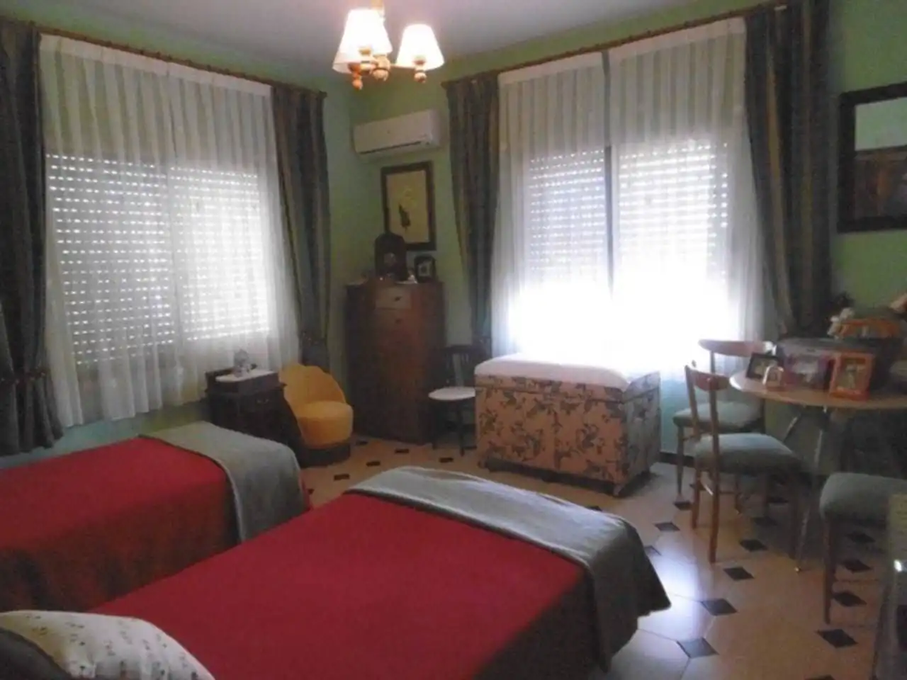 Habitación de Local en venta en Las Labores  