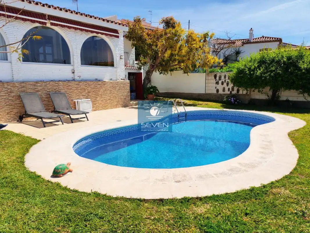 Villa con piscina in vendita a Los Almendros