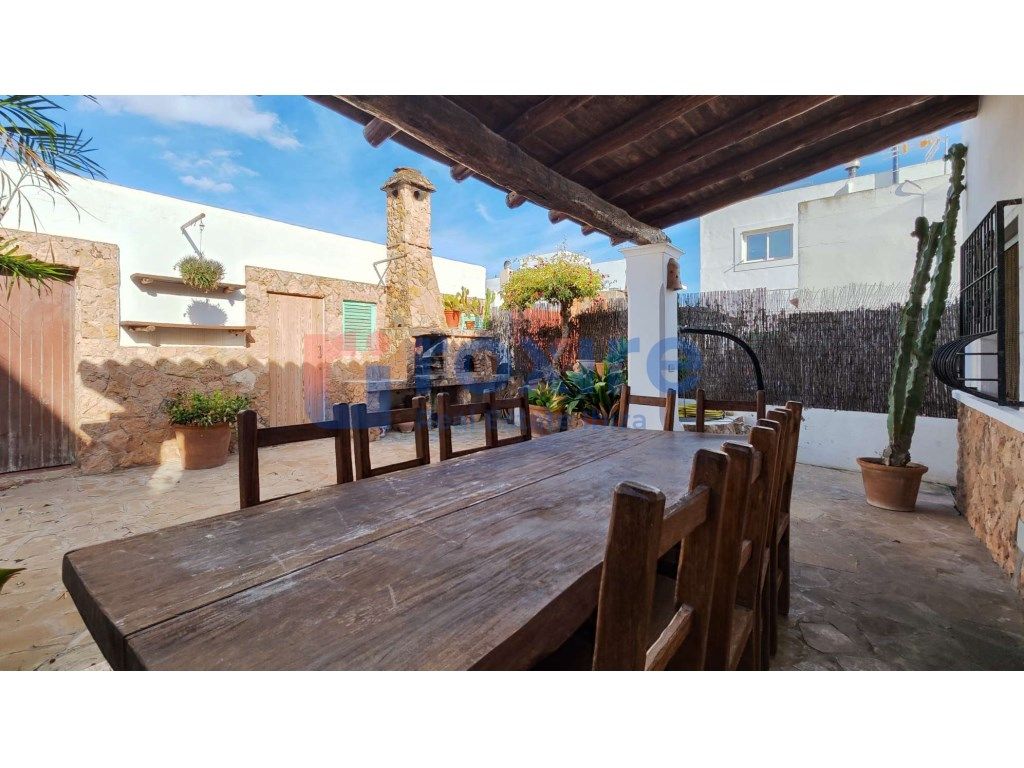 Vista exterior de Casa o xalet de lloguer en Santa Eulària des Riu amb Aire condicionat, Jardí privat i Terrassa