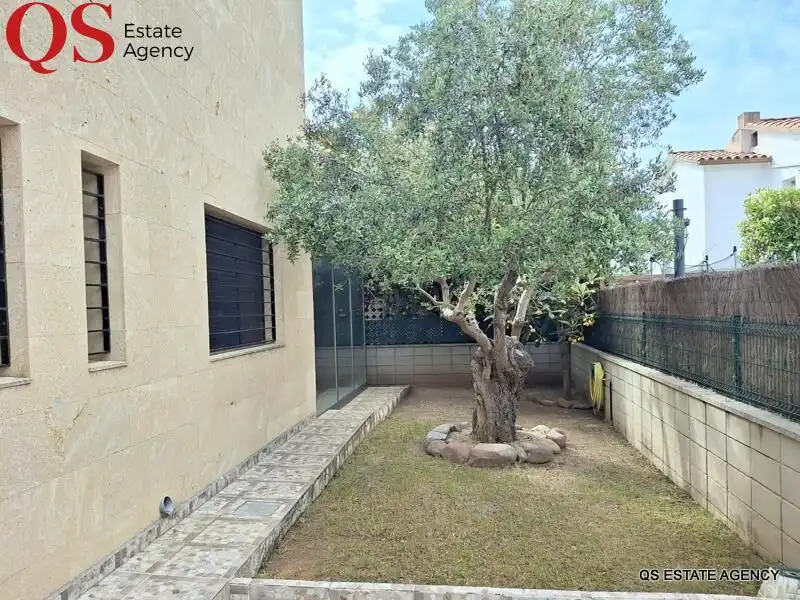 Terrassa de Casa adosada en venda en Salou amb Aire condicionat, Calefacció i Jardí privat