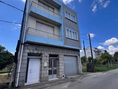 Exterior view of House or chalet for sale in Vilagarcía de Arousa  with Heating, Private garden and Terrace