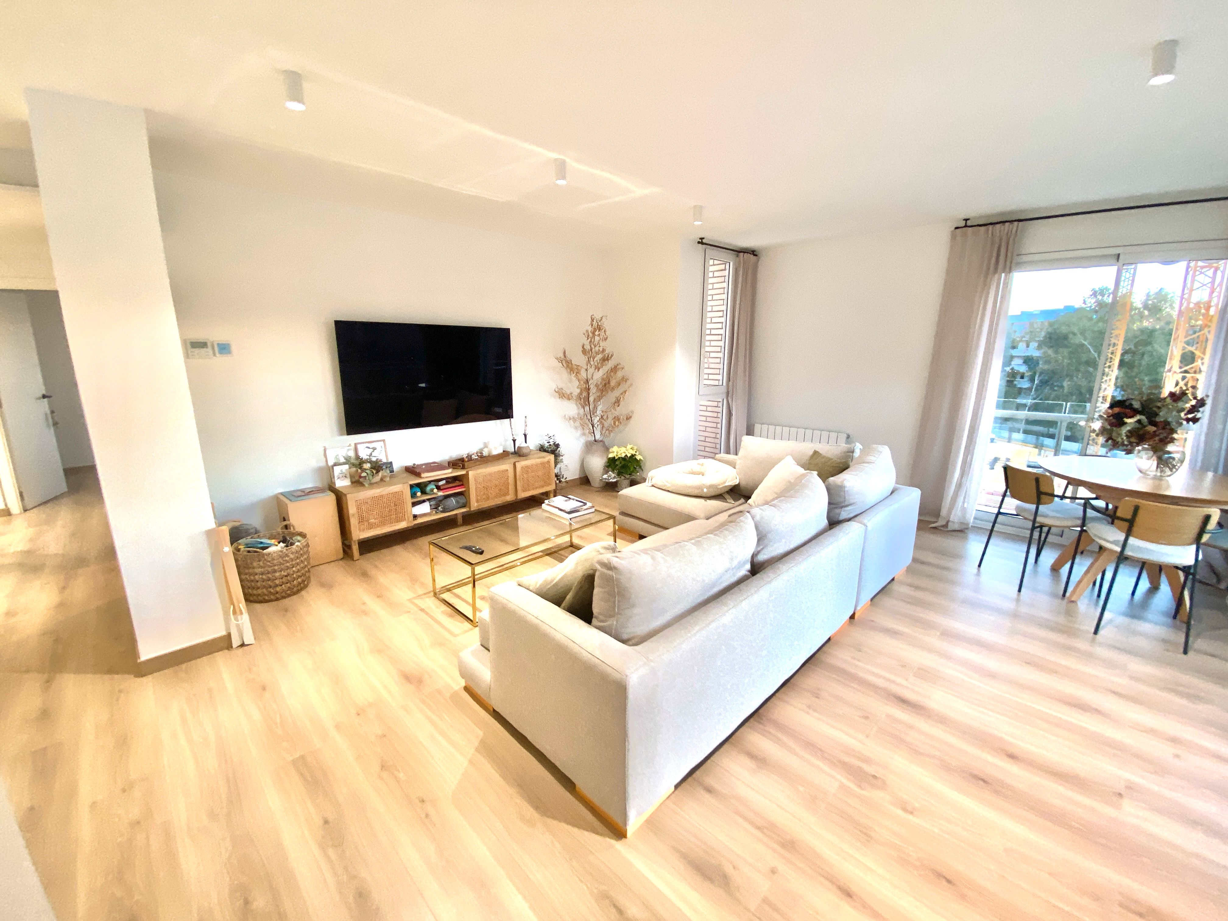 Living room of Flat for sale in Cambrils  with Air Conditioner, Heating and Parquet flooring