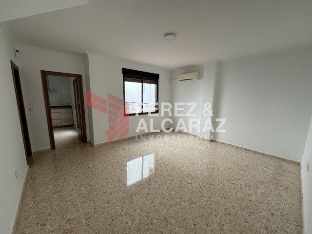 Vista exterior de Casa o xalet en venda en Palma del Río amb Traster i Balcó