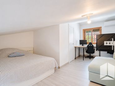 Haus mit Balkon zum Verkauf in Carrer del Cid