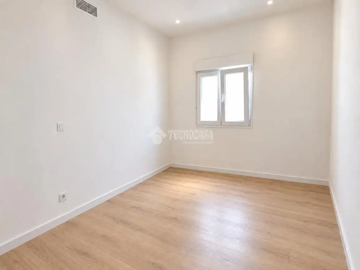 Habitación de Casa adosada en venta en Alcalá de Henares con Aire acondicionado y Trastero