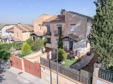 Villa con balcone in vendita a Calle D-1 33I