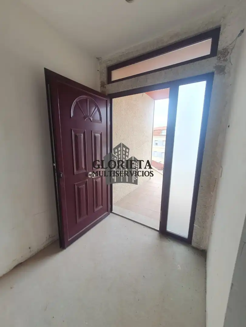 Casa adosada en venta en Vigo  con Calefacción, Parquet y Terraza