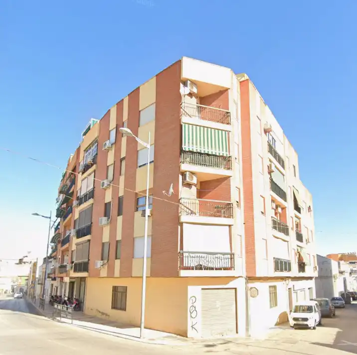 Piso con terraza en venta en Calle Baeza 82