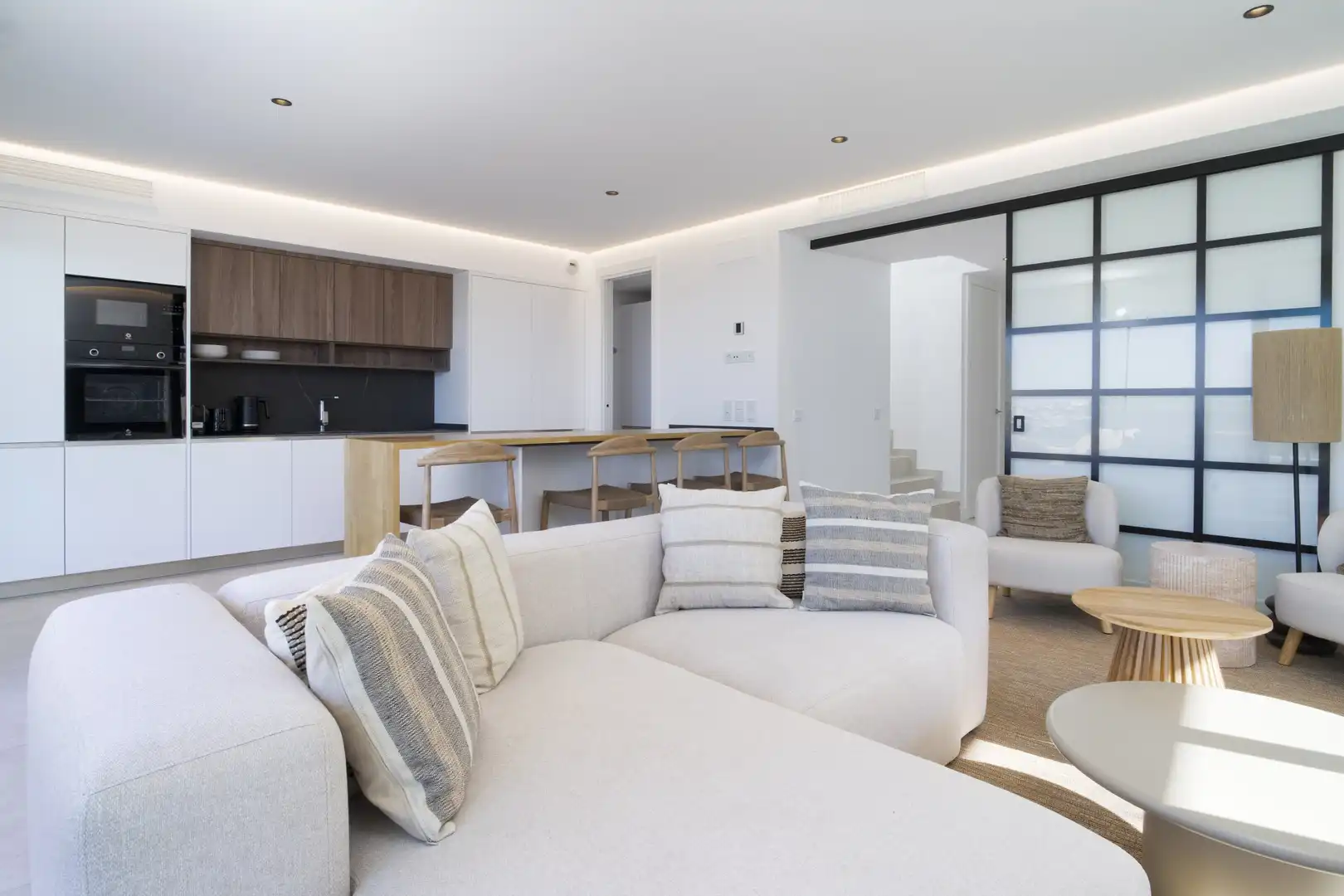 Sala d'estar de Àtic de lloguer en Estepona amb Aire condicionat, Calefacció i Terrassa
