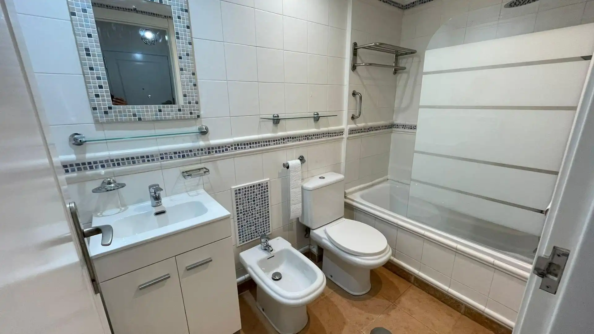 Badezimmer von Erdgeschoss zum Verkauf in San Pedro del Pinatar mit Privatgarten, Terrasse und Balkon
