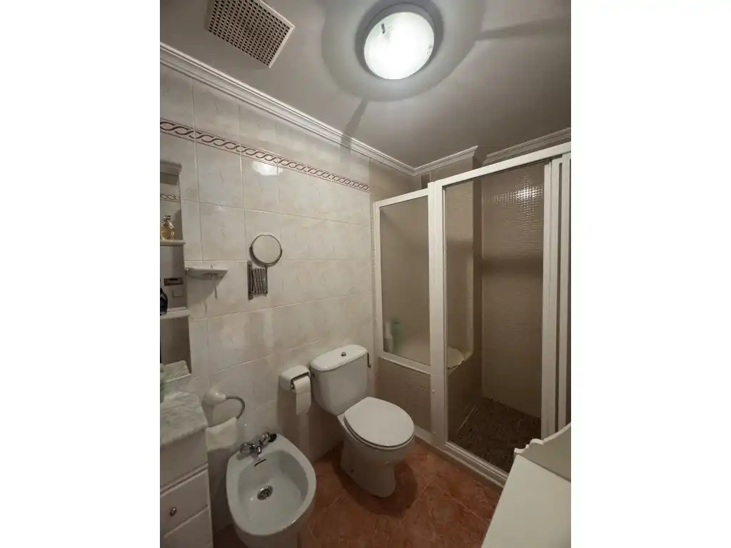 Badezimmer von Haus oder Chalet zum Verkauf in Algeciras mit Ofen und Waschmaschine
