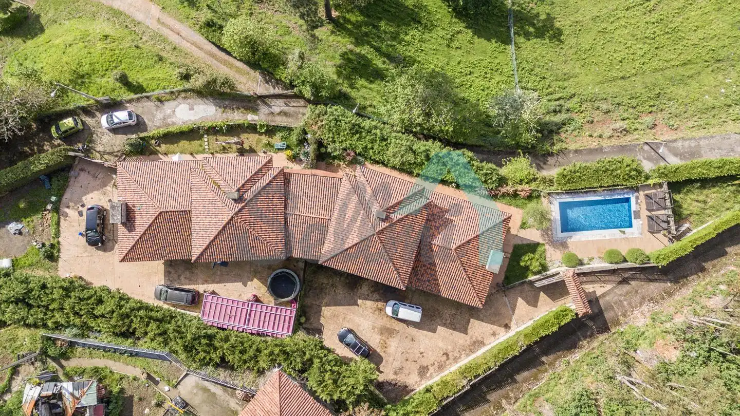 Vista exterior de Casa o chalet en venta en Oviedo  con Calefacción, Jardín privado y Parquet