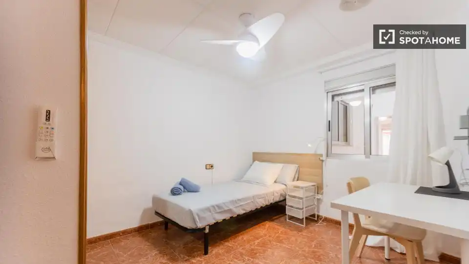 Bedroom of Flat for rent in Valencia  with Air Conditioner, Heating and Furnished
