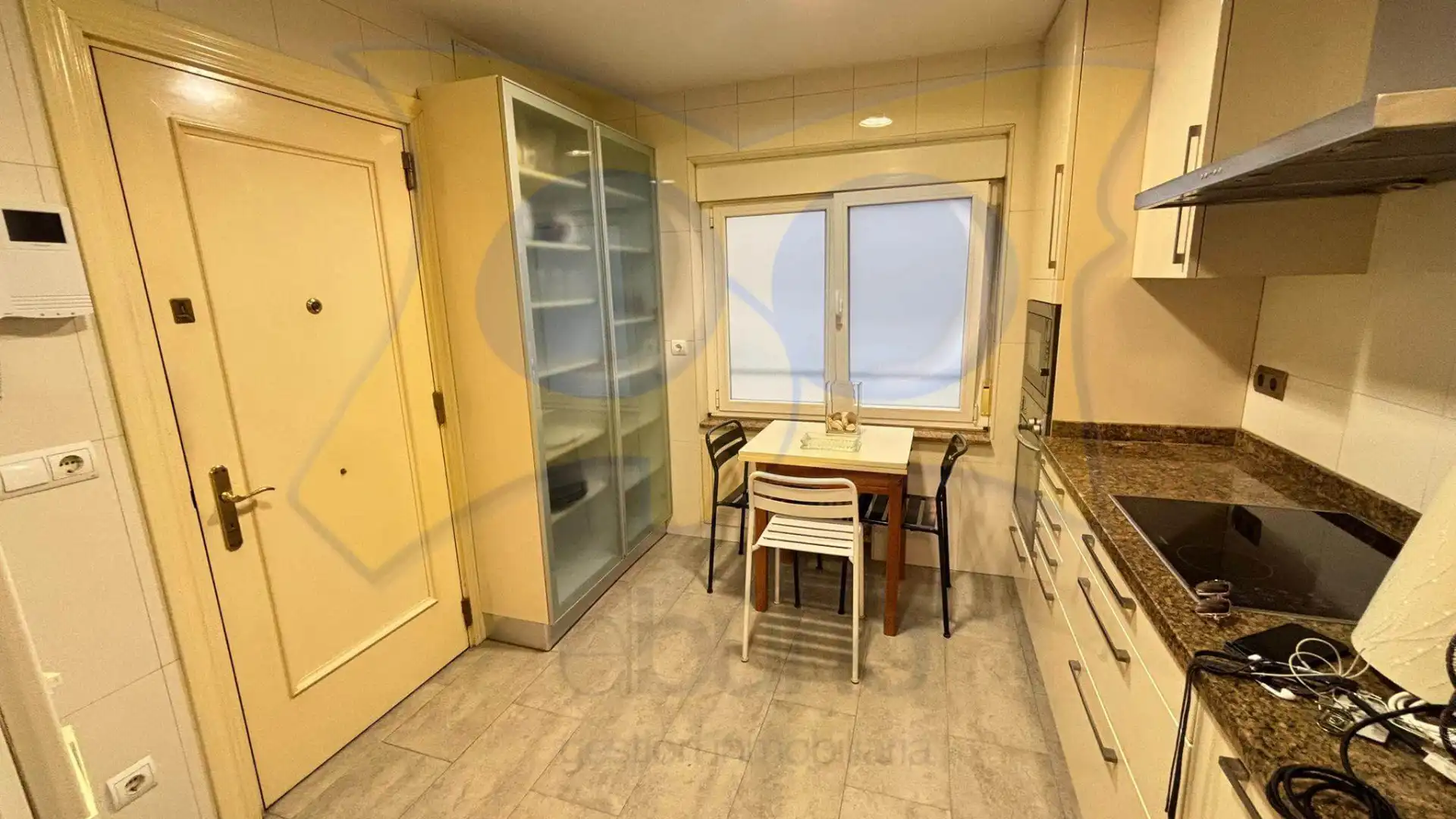 Cocina de Piso de alquiler en Salamanca con Calefacción, Parquet y Terraza