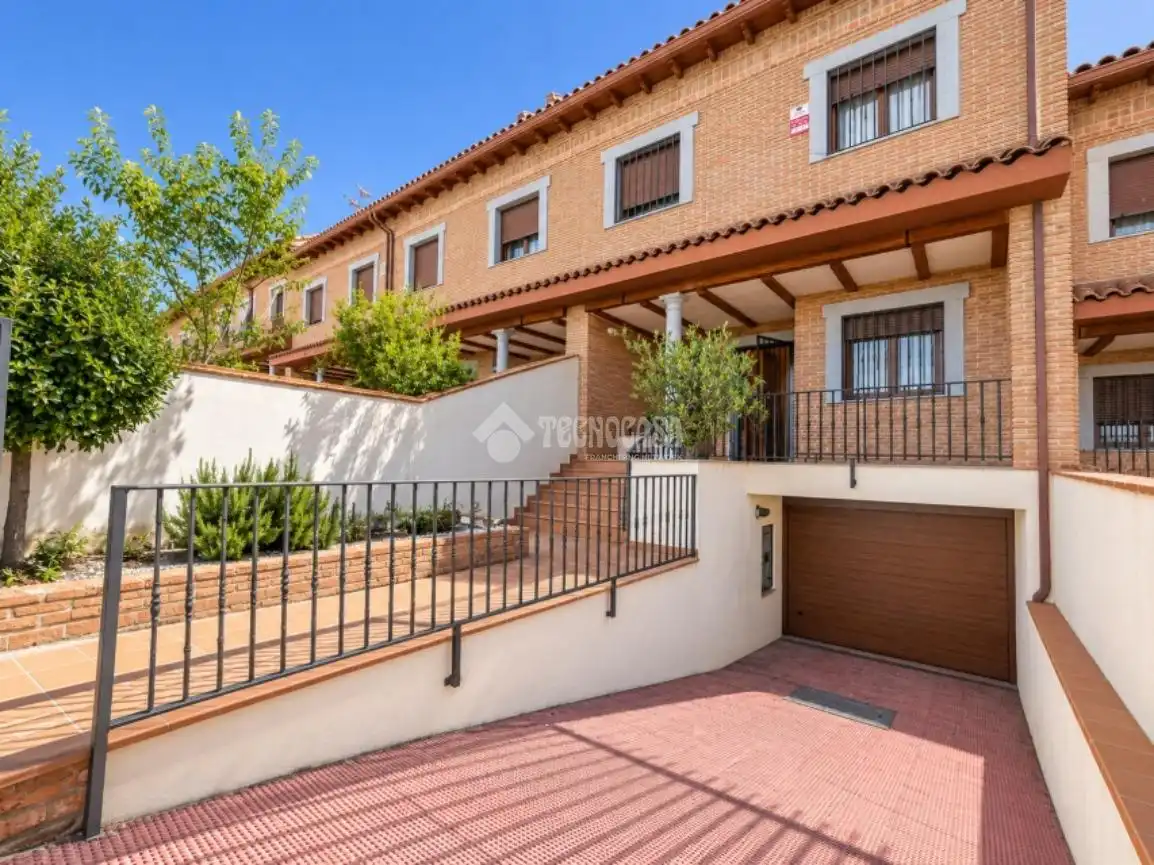 Semi-detached house with pool for sale in La Dehesa - El Pinar, imagen 3