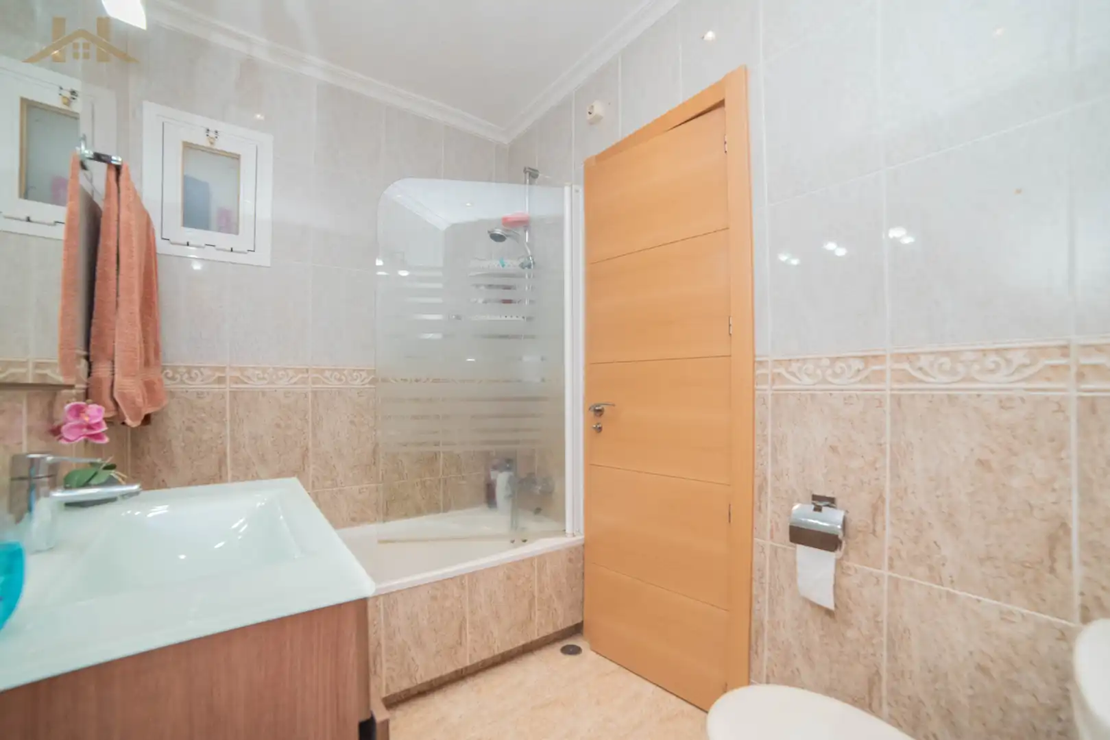 Badezimmer von Wohnung zum Verkauf in Fuenlabrada mit Klimaanlage, Heizung und Parkett